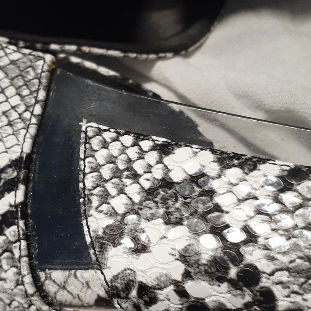 Fashionable snakeskin 8.5 heel shoes - Picture 10 of 11